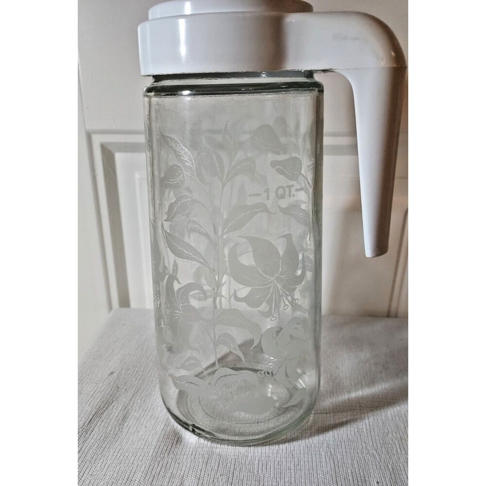 VTG Anchor Hocking Tang Glass Pitcher 1 Qt Frosted White Lily Floral Design Lid